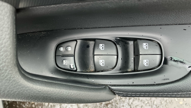 Nissan Qashqai 1.3 DiG-T 160 N-Connecta 5dr Petrol Hatchback